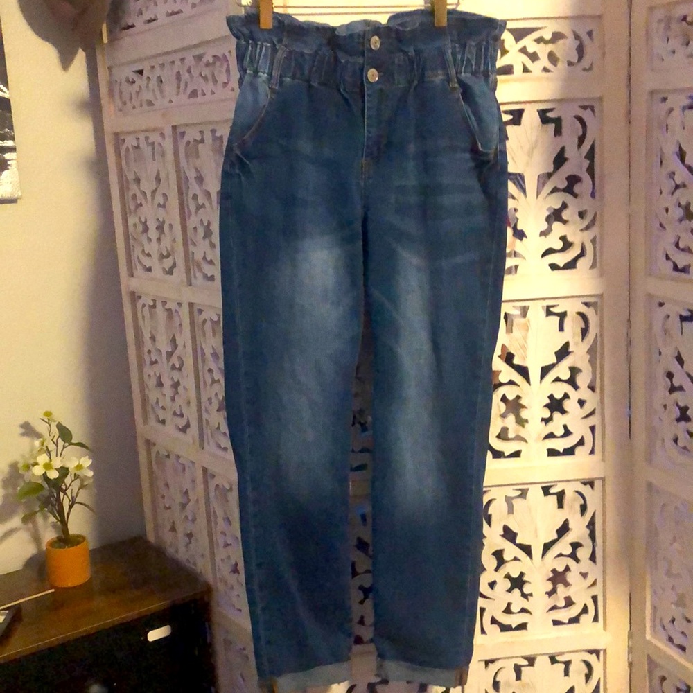 Almost Famous sz M jeans. perfect condition. - Picture 2 of 3